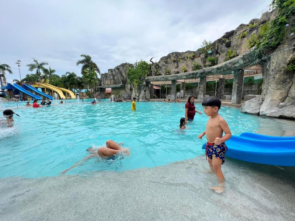 Beach Resorts Walking Distance To The Town House ダバオ　シティ エクステリア 写真